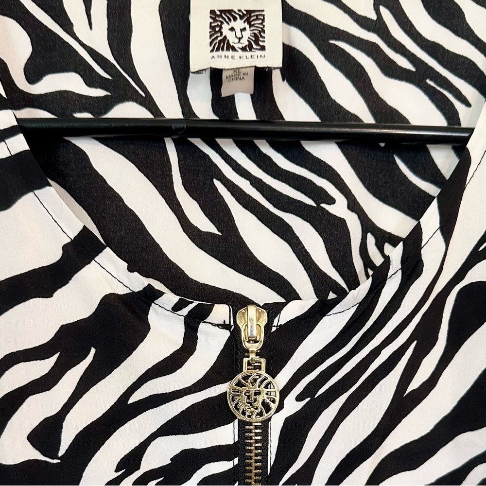 Anne Klein Black and White Zebra Print Top - Size: Extra Large - Picture 3 of 6